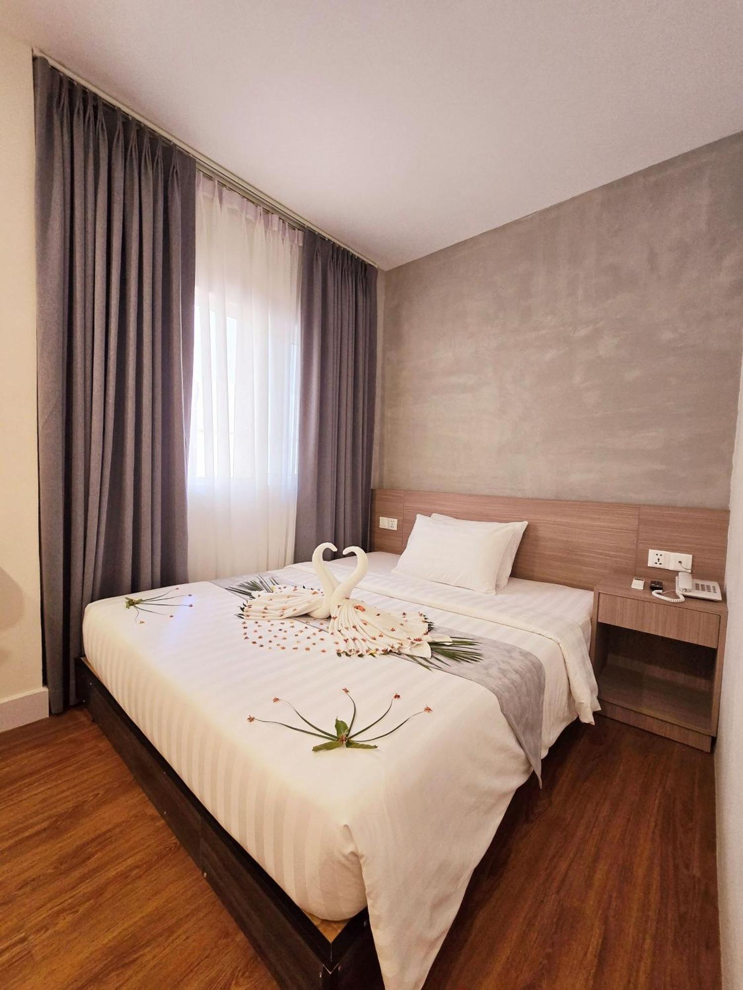 Joli Hotel Phnom Pen Exterior foto