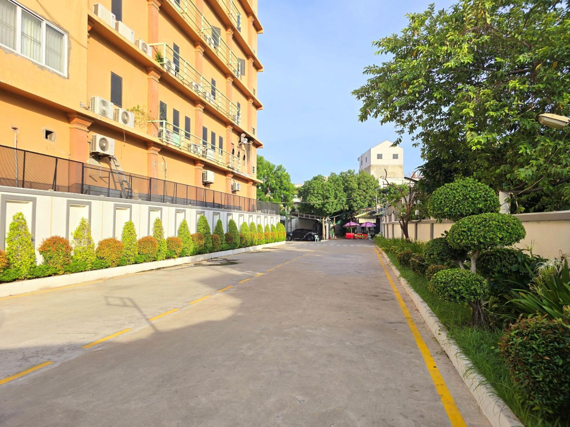 Joli Hotel Phnom Pen Exterior foto